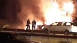 Otomobil alev alev yandı