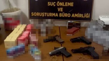 Kaçak tütüncüye operasyon: Silahlar ele geçirildi