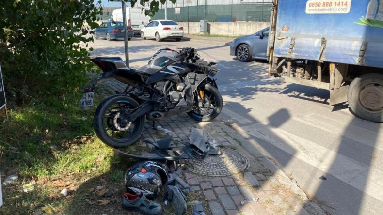 Kocaeli’de kamyonetle çarpışan motosiklet sürücüsü ağır yaralandı