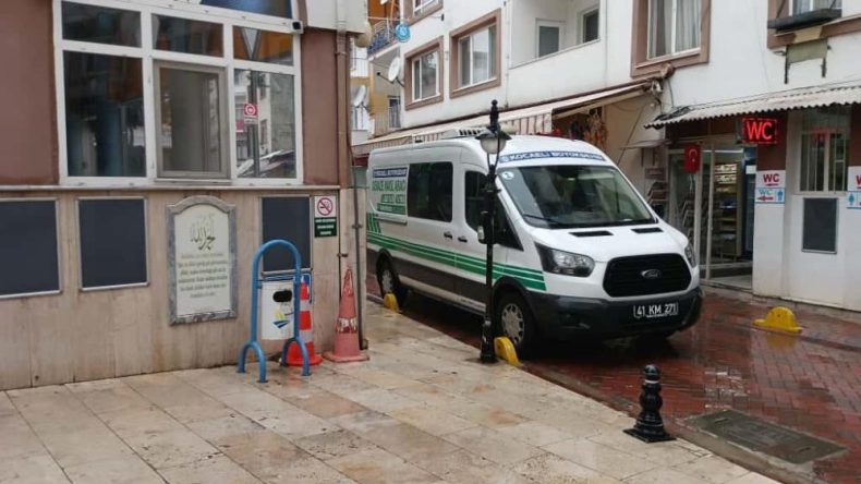 Yalova’da eşi tarafından öldürülen kadın, Gölcük’te toprağa verildi