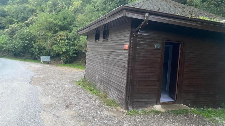 Mesire alanındaki şadırvanı tahrip ettiler