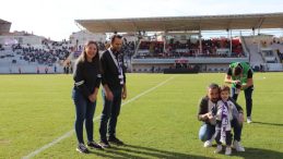 Gebzespor bilet gelirlerini DMD hastası Uras’a bağışladı