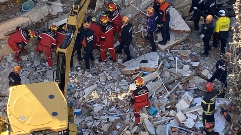 Gebze’de çöken binada enkaz altında kalan aile fertlerinin kimlikleri belli oldu