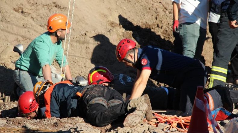 30 metrelik kuyuya düşen işçinin cansız bedeni çıkarıldı