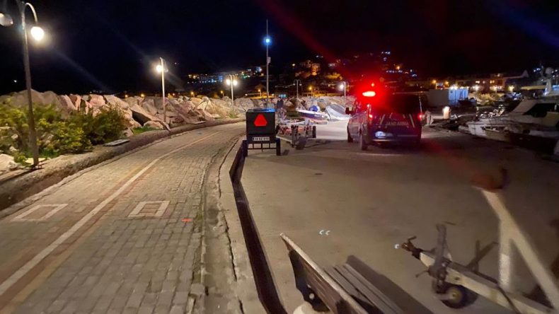 Kayalıklarda ölü bulundu