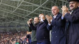 Büyükakın Kocaelispor’u tebrik etti: ‘Bu takım ligde kalamaz, gol dahi atamaz’ diyenlere…