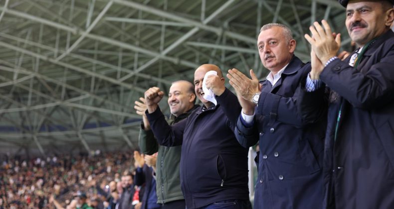 Büyükakın Kocaelispor’u tebrik etti: ‘Bu takım ligde kalamaz, gol dahi atamaz’ diyenlere…