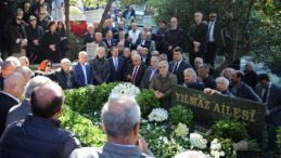 Eski Başbakan Mesut Yılmaz kabri başında anıldı; Sefer Ekşi de oradaydı