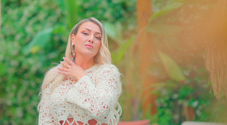 Feyza Gülşan, kariyerinin ilk profesyonel teklisi “Mahşer” ile müzik dünyasına adım attı