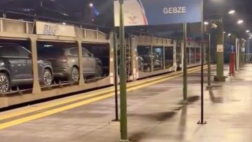Almanya’dan sipariş edilen Togg otomobilleri Gebze’den trenle yola çıktı