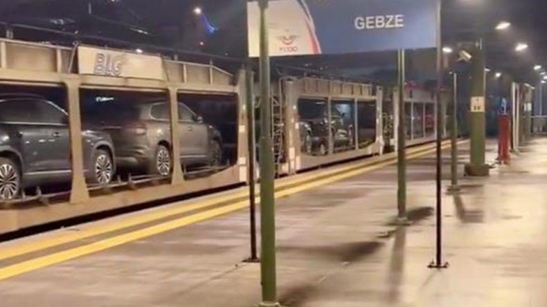 Almanya’dan sipariş edilen Togg otomobilleri Gebze’den trenle yola çıktı