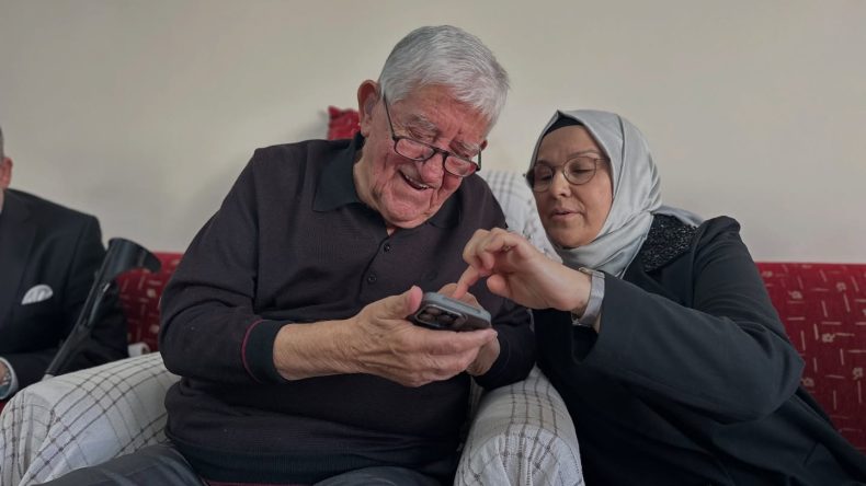 Milletvekili Katırcıoğlu, Sanat Okulu’nun efsane müdürlerinden Metin Kozluca’nın yanındaydı