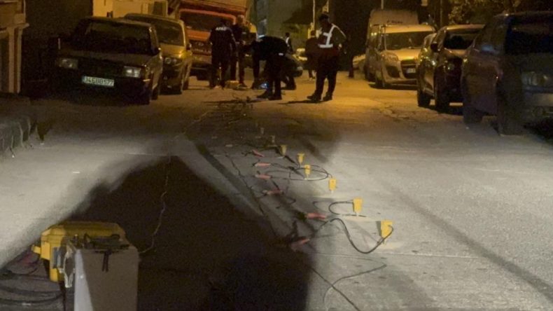 Gebze’de 7 katlı binanın çökmesinin ardından zeminin tomografisi santim santim çekiliyor