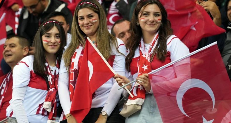 Kocaelispor taraftarına ‘milli maç’ ödülü