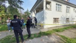 Evinde ölü bulundu