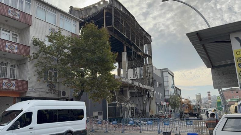 7 kişinin öldüğü parfüm dolum tesisi yıkılıyor