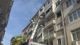 Kolonlarında çatlaklar tespit edilen 5 katlı bina tahliye edildi