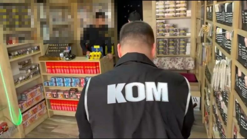 Kocaeli polisinden 7 adres, 2 iş yerine baskın: Bakın evin odalarını ne yapmışlar