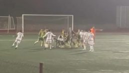 Amatör maçta saha karıştı: Futbolcular tekme tokat birbirine girdi