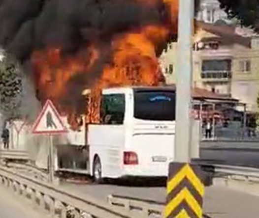 İzmit Kuruçeşme’de yolcu otobüsü alev aldı