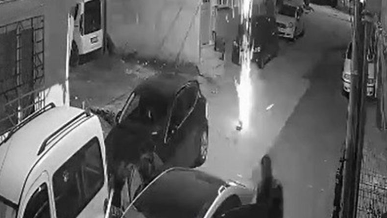 Gece yarısı apartmandaki üç bebeğe korku dolu anlar yaşattılar