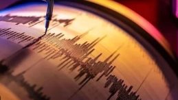 Korkutan deprem: Çevre illerde de hissedildi