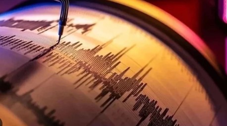 Korkutan deprem: Çevre illerde de hissedildi