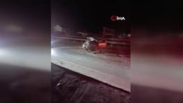 Demir bariyerlere çarpan otomobil parçalandı: Sürücü hastaneye kaldırıldı