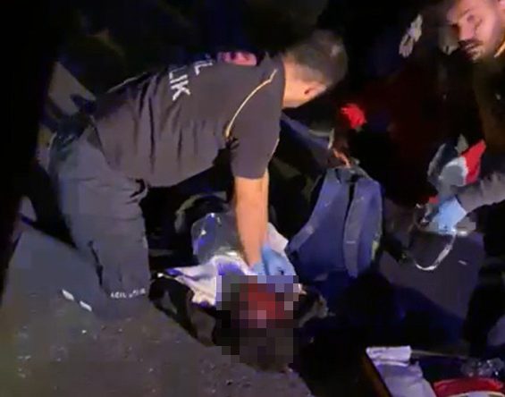 Savrulan motosiklet otomobille çarpıştı: 2 ölü