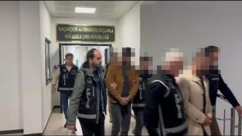 Kocaeli’de kaçakçılık operasyonu: 10 silah ele geçirildi, gözaltılar var