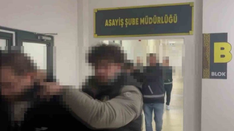 Futbolcunun aralarında bulunduğu 3 kişiyi silahla yaralayan 2 şüpheli tutuklandı