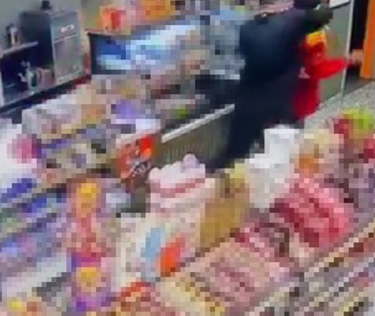 Akaryakıt istasyonunda çalışan genci darbeden alkollü müşteri gözaltına alındı