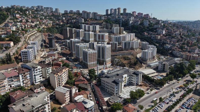 Başkan Büyükakın sorunu çözdü: Cedit’te kira yardımı devam edecek