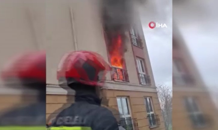Başiskele’de korkutan yangın: İtfaiye eri mahsur kalan vatandaşı böyle kurtardı