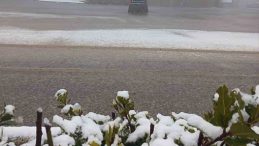 Kartepe’nin zirvesinde kar yağışı etkili oluyor