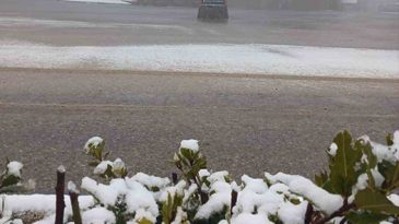 Kartepe’nin zirvesinde kar yağışı etkili oluyor