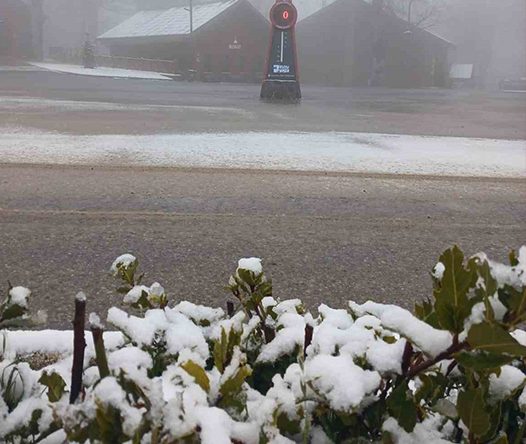 Kartepe’nin zirvesinde kar yağışı etkili oluyor