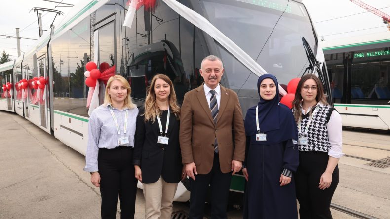 Başkan Büyükakın’dan vatmanlık ve otobüs şoförlüğü yapmak isteyen kadınlara çağrı