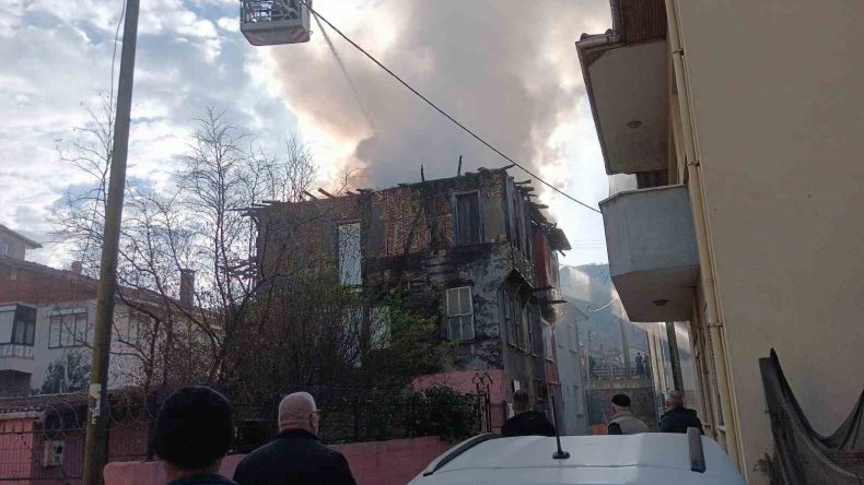 Korku dolu anlar: Alevlerin arasından kurtuldu