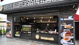 Kartepe’de öğrenciler yaşadı: Belediye’den sosyal tesiste özel indirimler