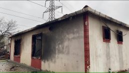 Fırtına böyle vurdu: Evlerin çatıları uçtu, yangın çıktı bir ev tamamen kullanılamaz hale geldi