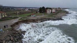 Deniz 50 metre içeri girdi: Korku içinde yaşıyorlar