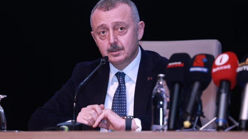 Başkan Büyükakın’ın ’emekliler’ için sarf ettiği sözler Büyükşehir meclisine damga vurdu