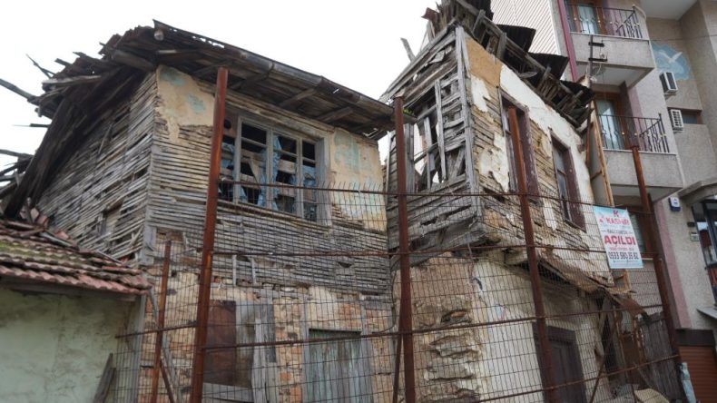 Tarih kokan mahallede tehlike: Eski evleri restorasyon bekliyor