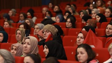 Akran zorbalığında bu tehlikeye dikkat: Ailelere önemli uyarılar