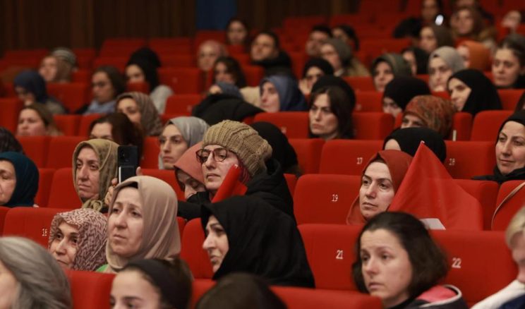 Akran zorbalığında bu tehlikeye dikkat: Ailelere önemli uyarılar