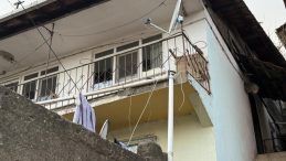 Zemin çöktü, duvarlar çatladı; İzmit’te ev tahliye edildi