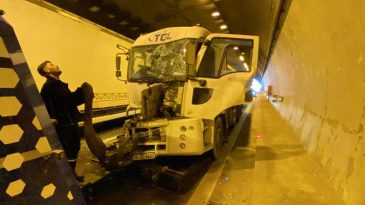 İki tır ve tankerin karıştığı kazada yaralı var: Trafik kilitlendi