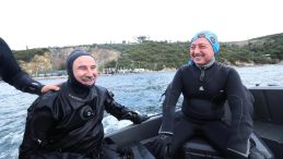 Belediye başkanı dalış yaptı, su altından müjdeyle çıktı