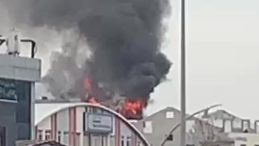 Kentsel dönüşüm çalışmaları kapsamında yıkımı devam eden binada yangın